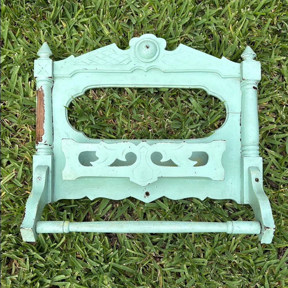 Victorian Towel Holder